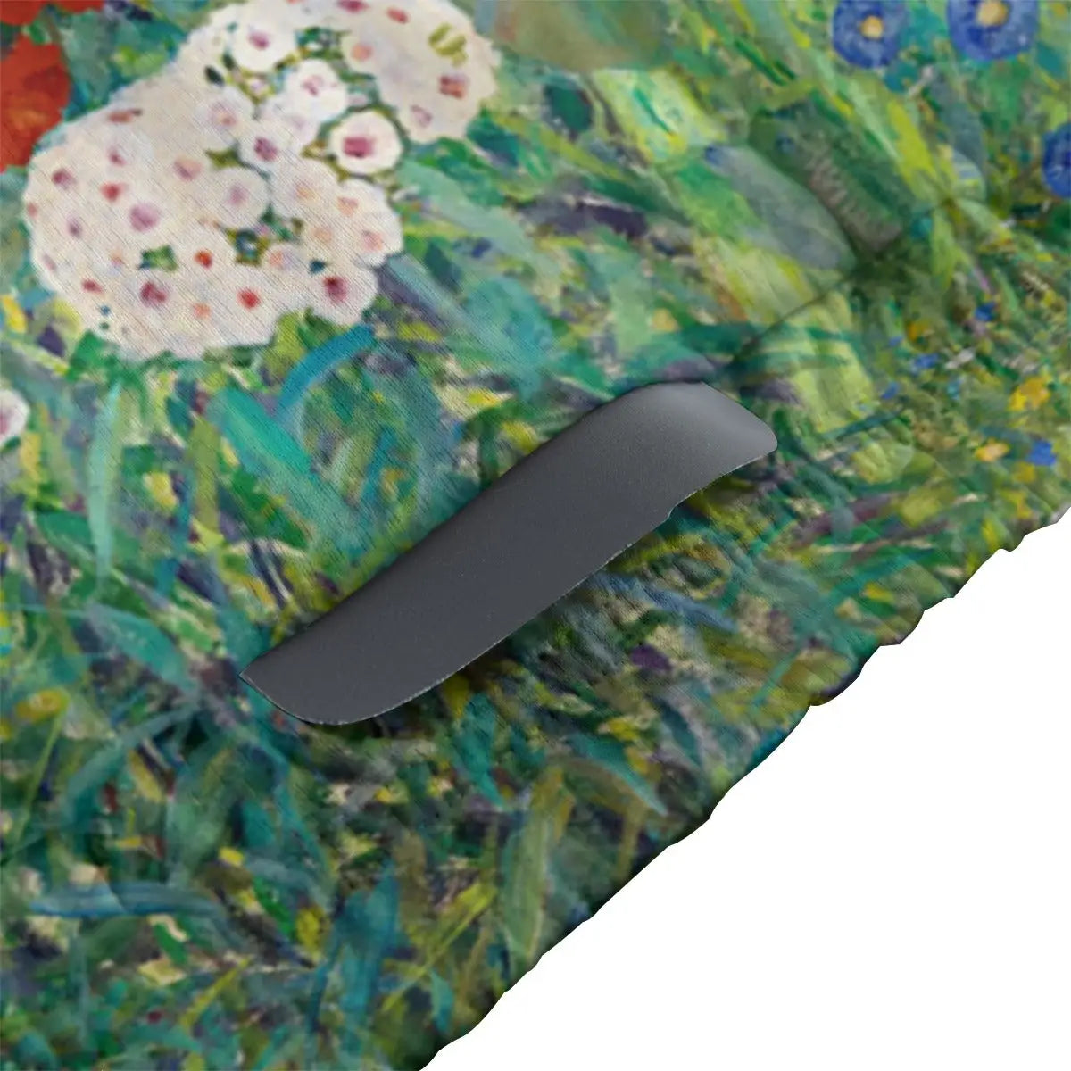 Close-up of secure non-slip rubber hem on Vienna Secession art cycling jersey maintaining position during joyful ride