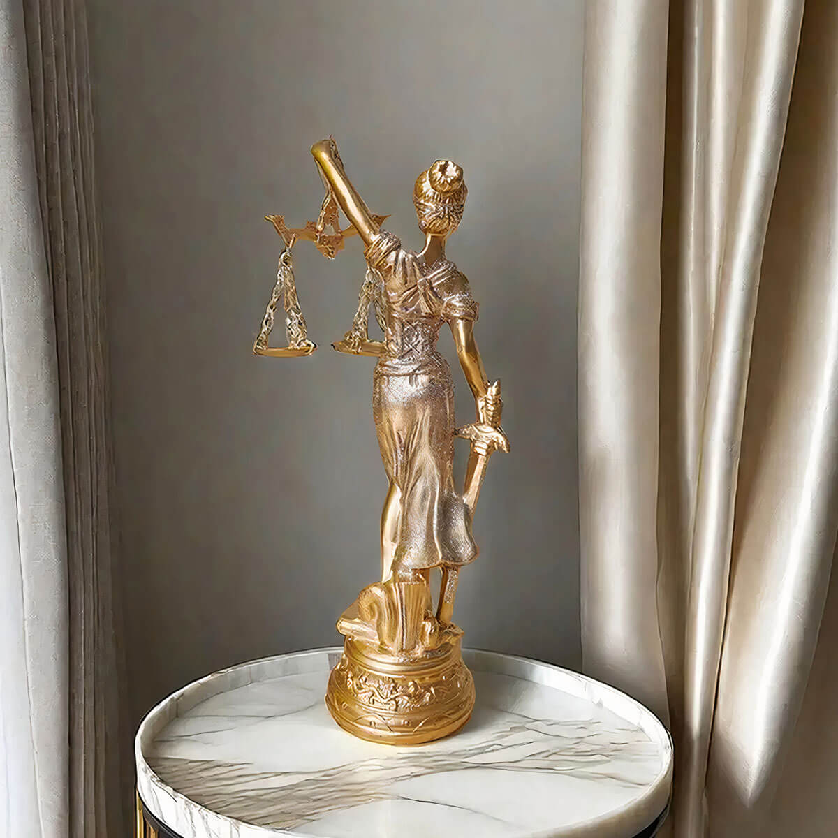 Statue de Dame Justice - Symbole de justice et de droit