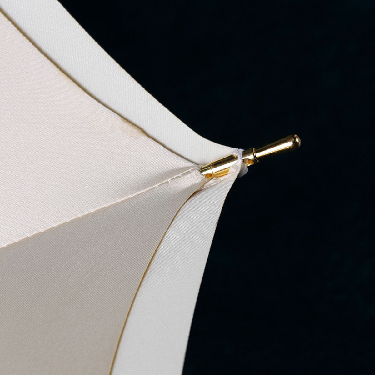 Person opening luxury skull umbrella, demonstrating semi-automatic mechanism