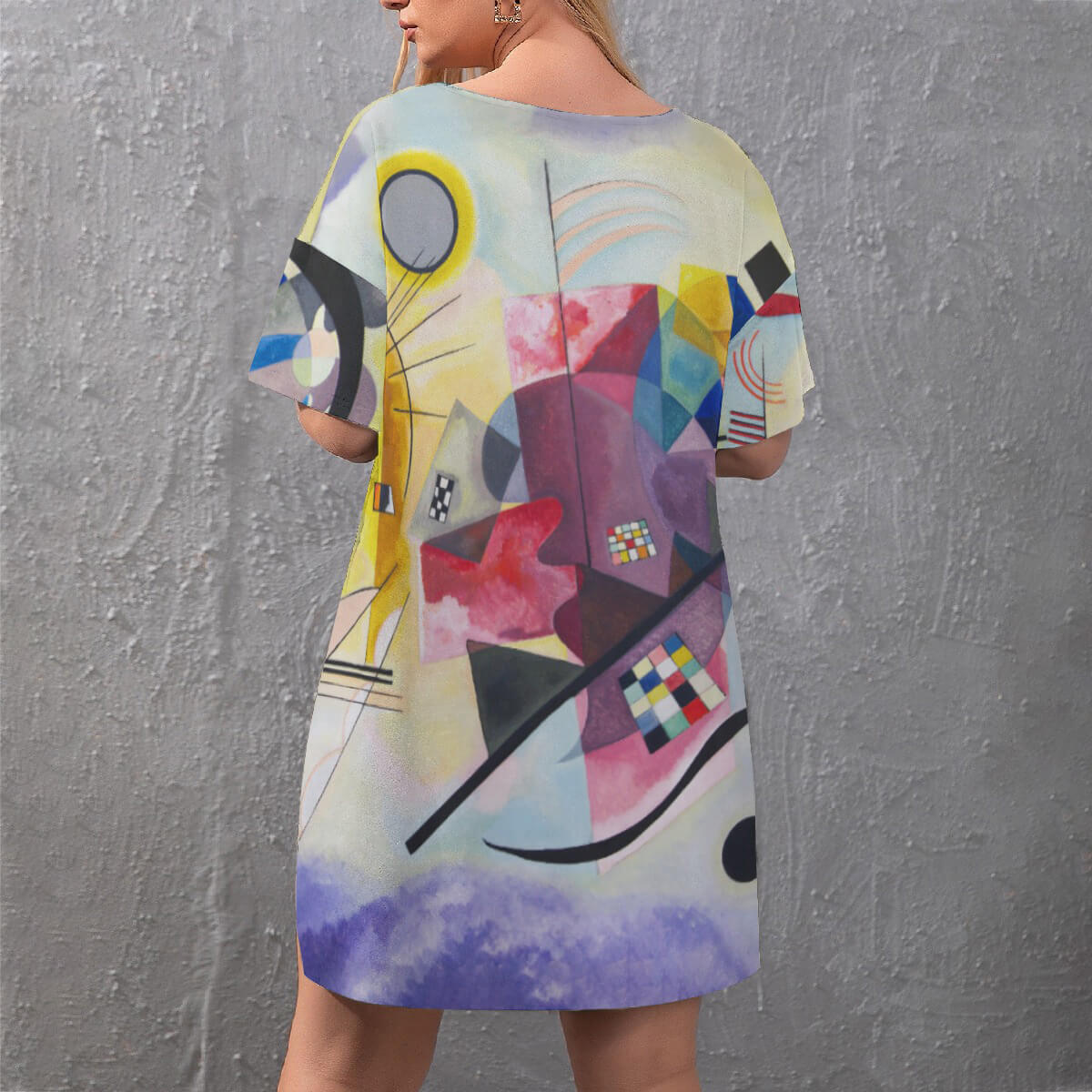 Plus-Size Fashion Ensemble Inspired by Kandinsky