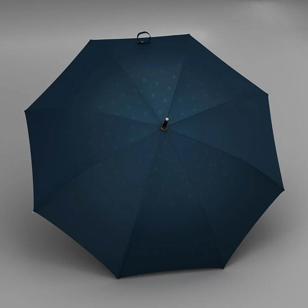 Classic navy-blue umbrella with wooden handle and automatic open