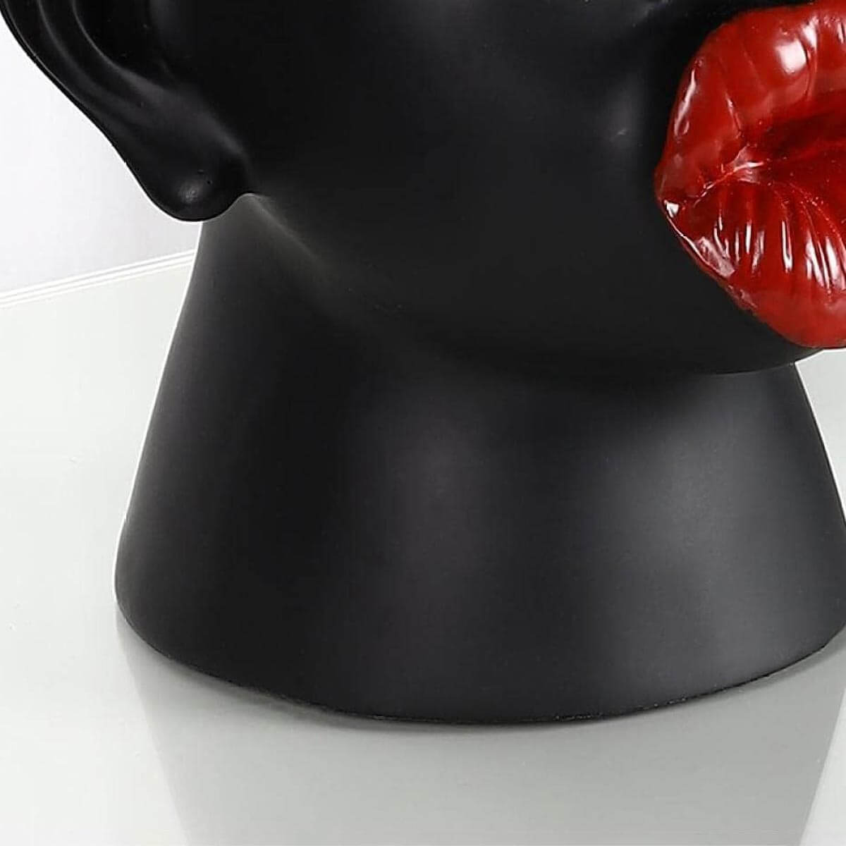 Black and white versions of Red Lips Female Sculpture side by side, showing color options